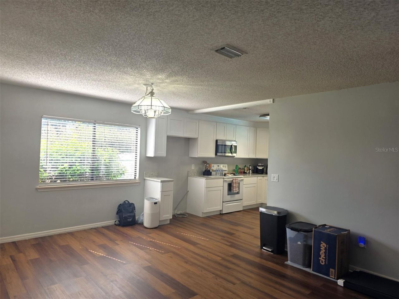 Photo 16 of 20: Dining Room to Kitchen