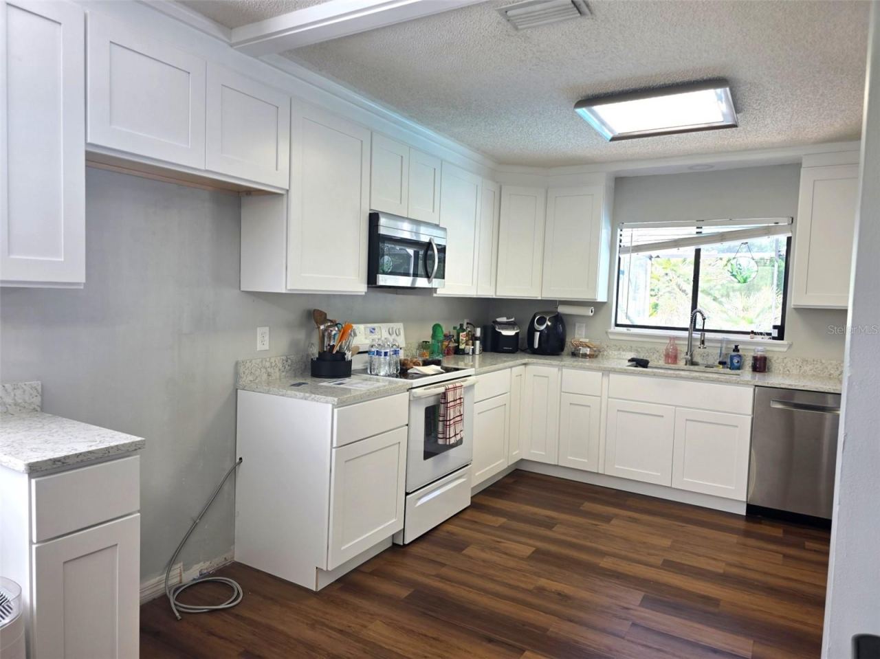 Photo 19 of 20: Kitchen (refrigerator is in garage)