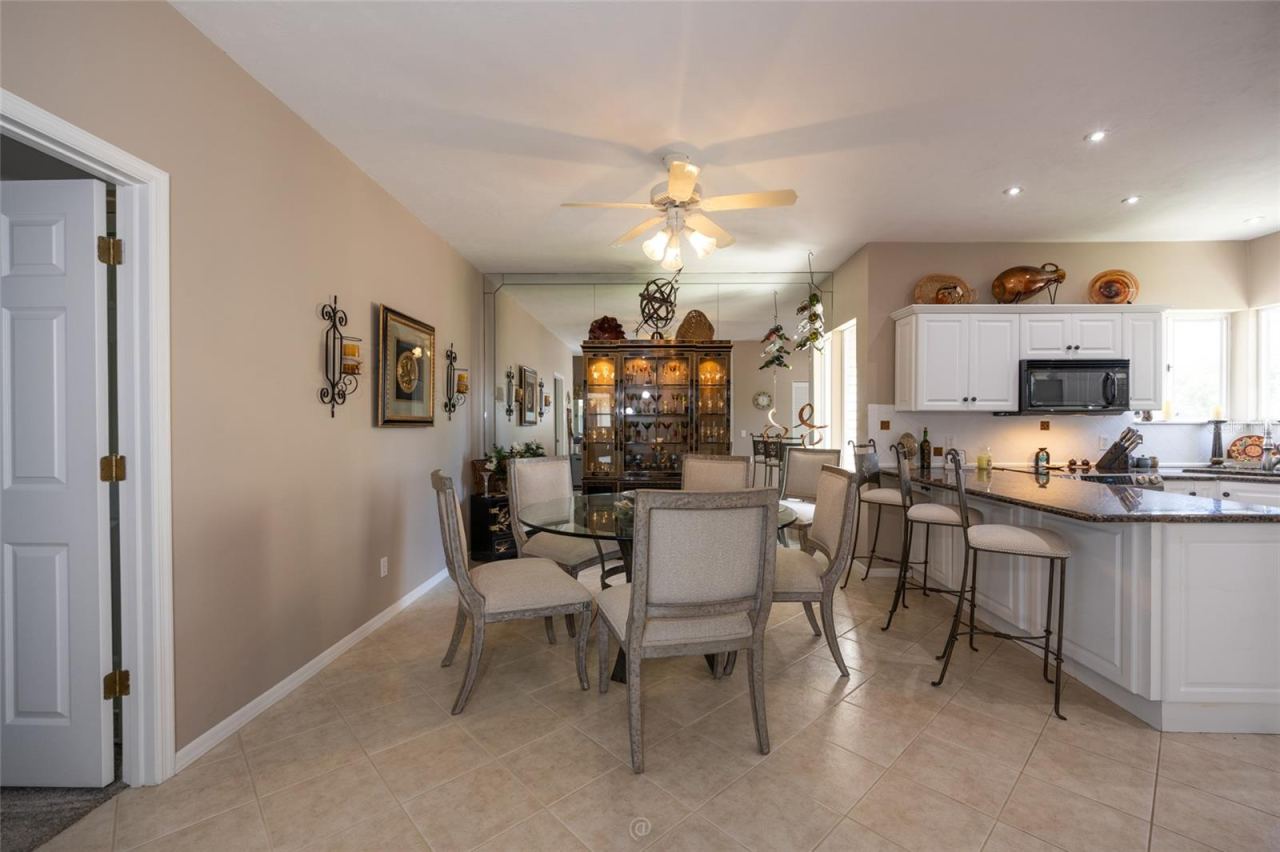 Photo 6 of 20: Dining room