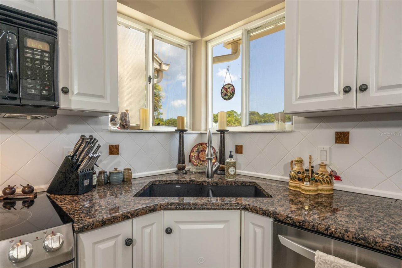 Photo 9 of 20: Kitchen