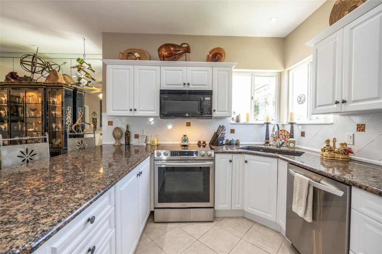 Photo 8 of 20: Kitchen