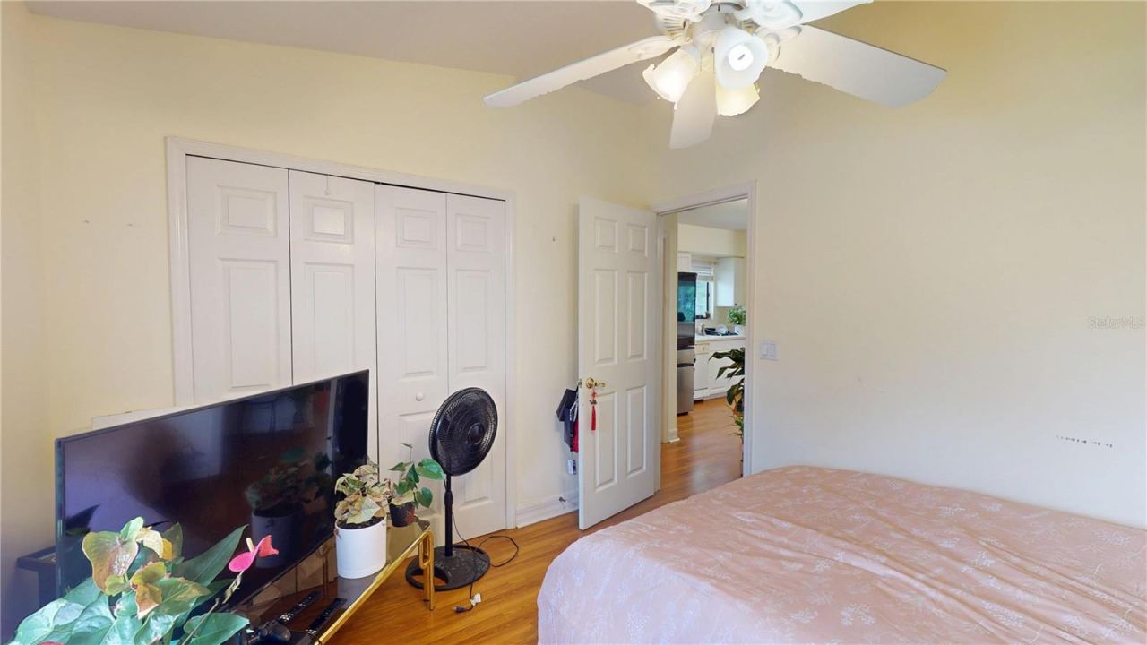 Photo 16 of 20