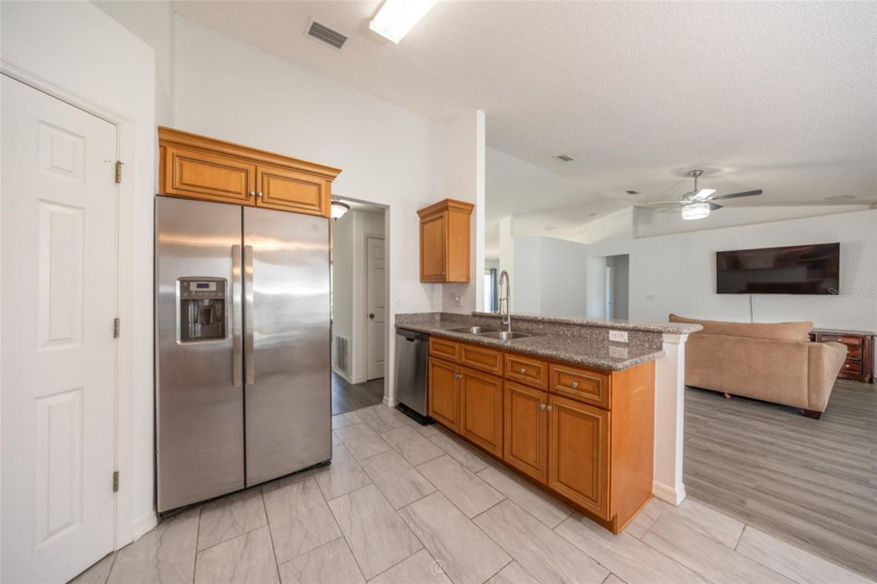 Photo 12 of 20: stainless steel appliances are 4 years old