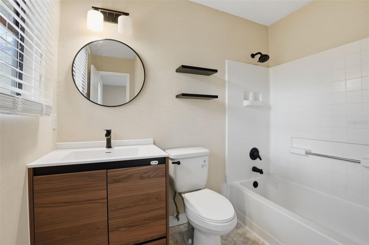 Photo 16 of 20: Master Bathroom