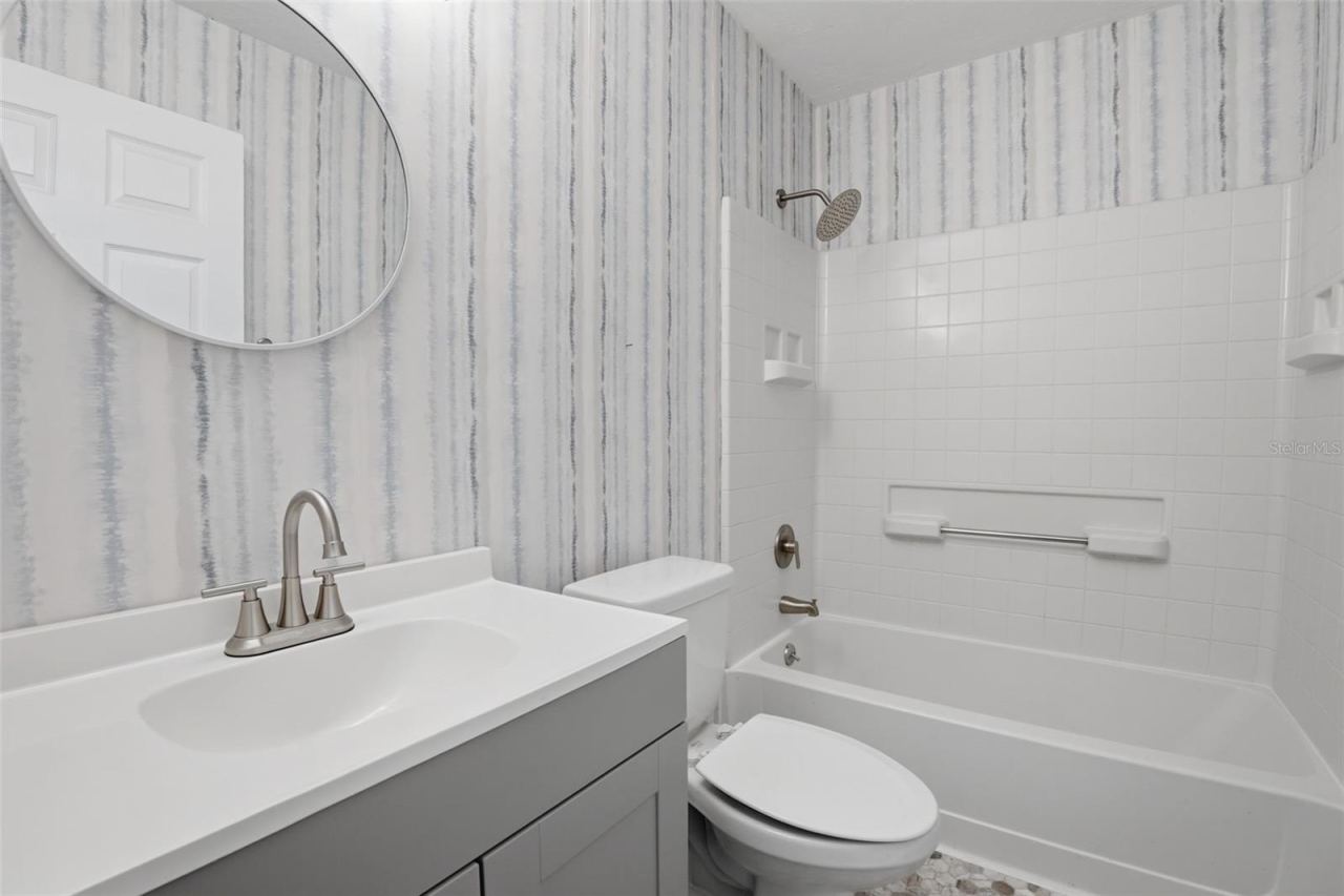 Photo 11 of 20: Guest Bathroom