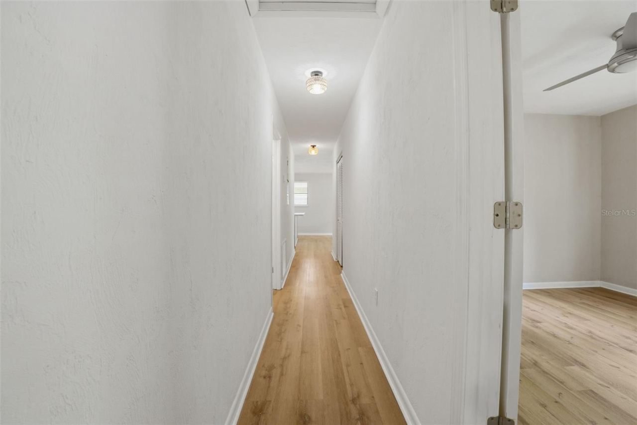 Photo 10 of 20: hallway