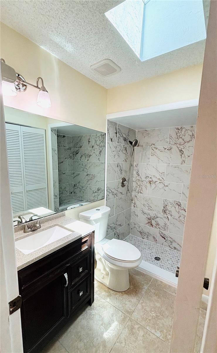Photo 20 of 20: Primary en suite bathroom
