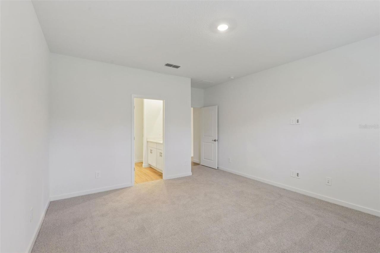 Photo 14 of 20: The interior photos are of another home with the same floor plan and interior finishes. Some details may vary