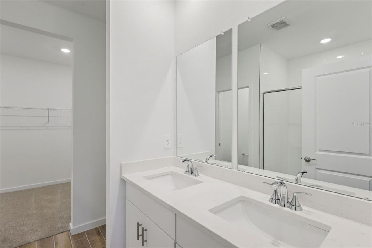 Photo 15 of 20: The interior photos are of another home with the same floor plan and interior finishes. Some details may vary