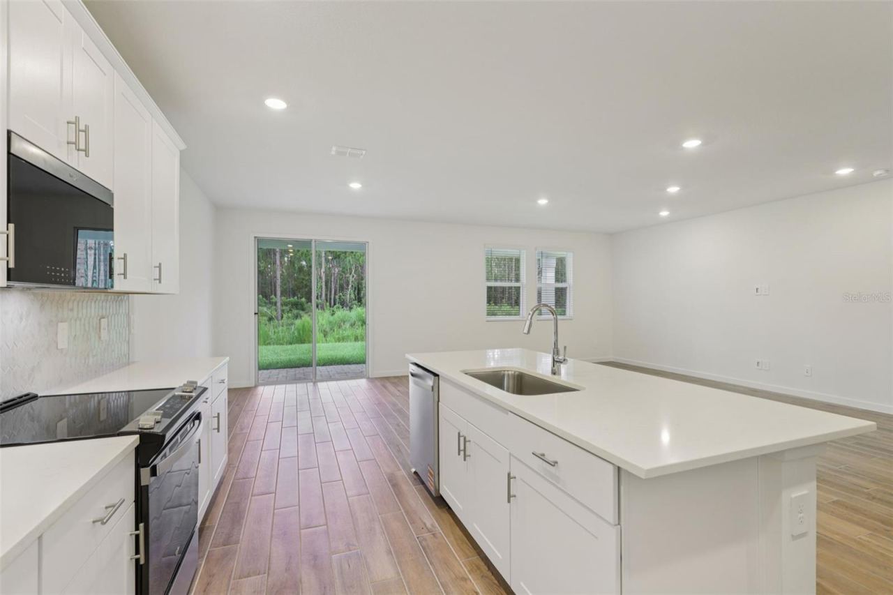 Photo 5 of 20: The interior photos are of another home with the same floor plan and interior finishes. Some details may vary