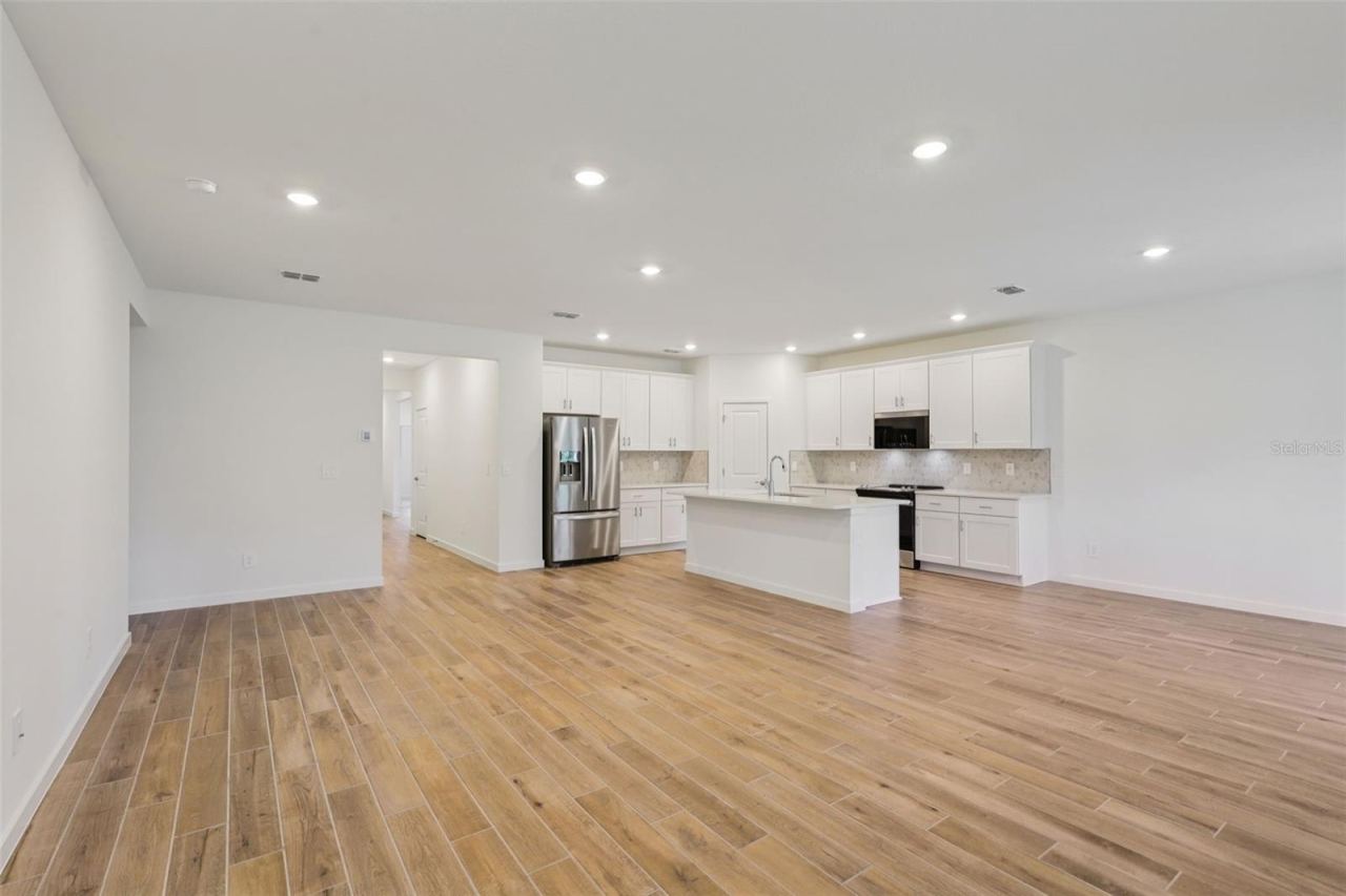 Photo 6 of 20: The interior photos are of another home with the same floor plan and interior finishes. Some details may vary