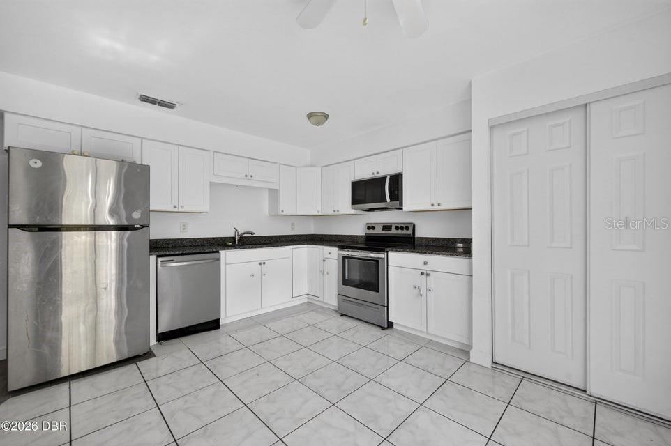 Photo 6 of 13: Kitchen