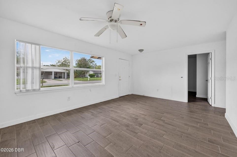 Photo 3 of 13: Living Room