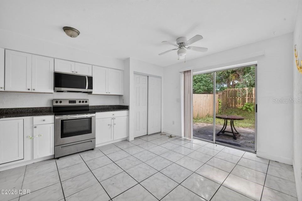 Photo 5 of 13: Kitchen