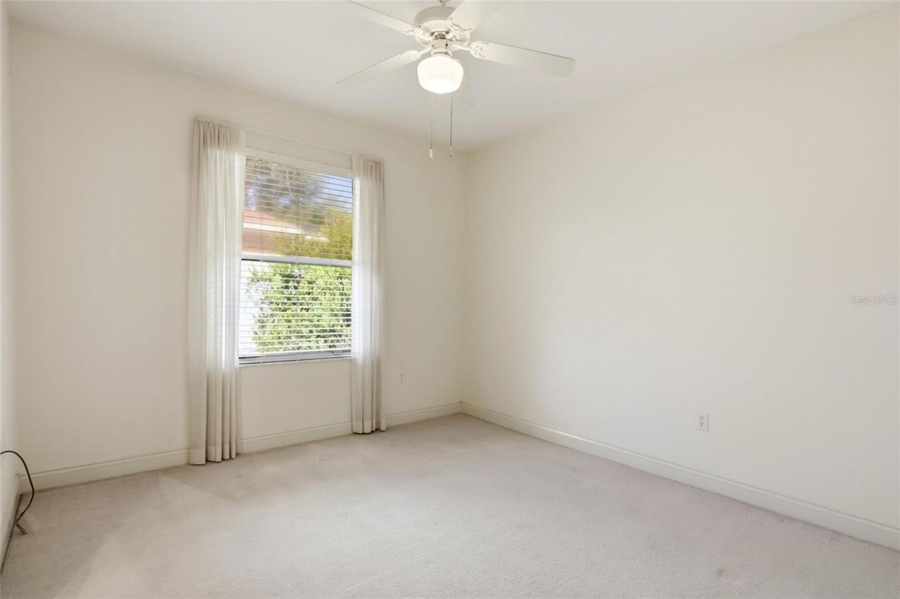 Photo 17 of 20: Additional guest bedroom offers flexible space for sleeping, a home office, or hobbies in this four-bedroom Glen Abbey home.