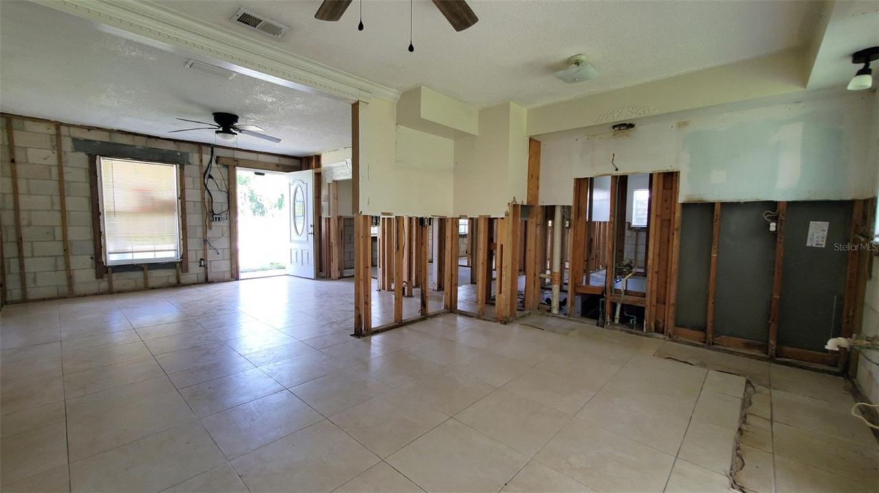 Photo 5 of 20: Kitchen and Livingroom