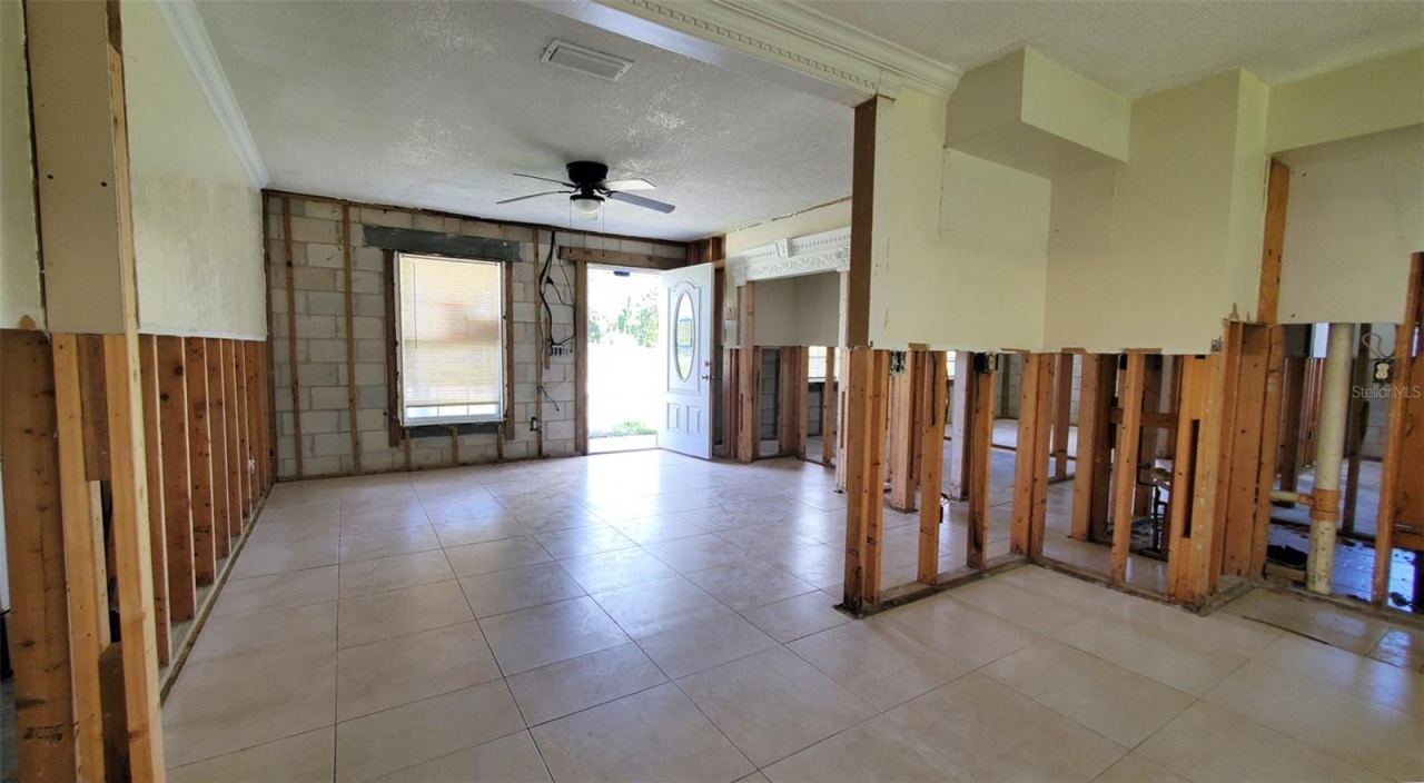 Photo 6 of 20: Kitchen and Livingroom