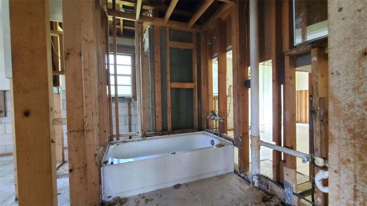 Photo 11 of 20: Guest Bathroom
