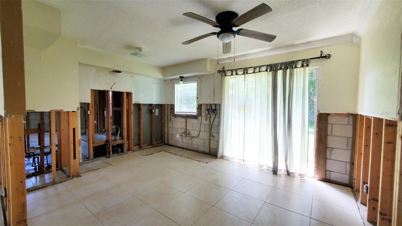 Photo 3 of 20: Kitchen and Dining