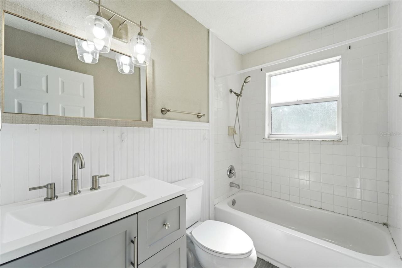 Photo 18 of 20: BATHROOM 2