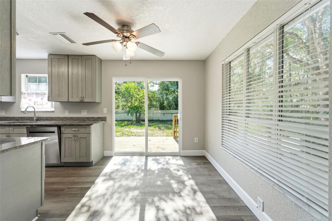 Photo 7 of 20: DINING AREA