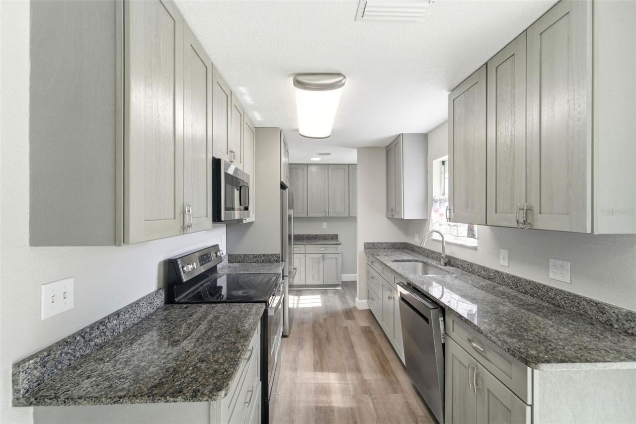 Photo 10 of 20: KITCHEN