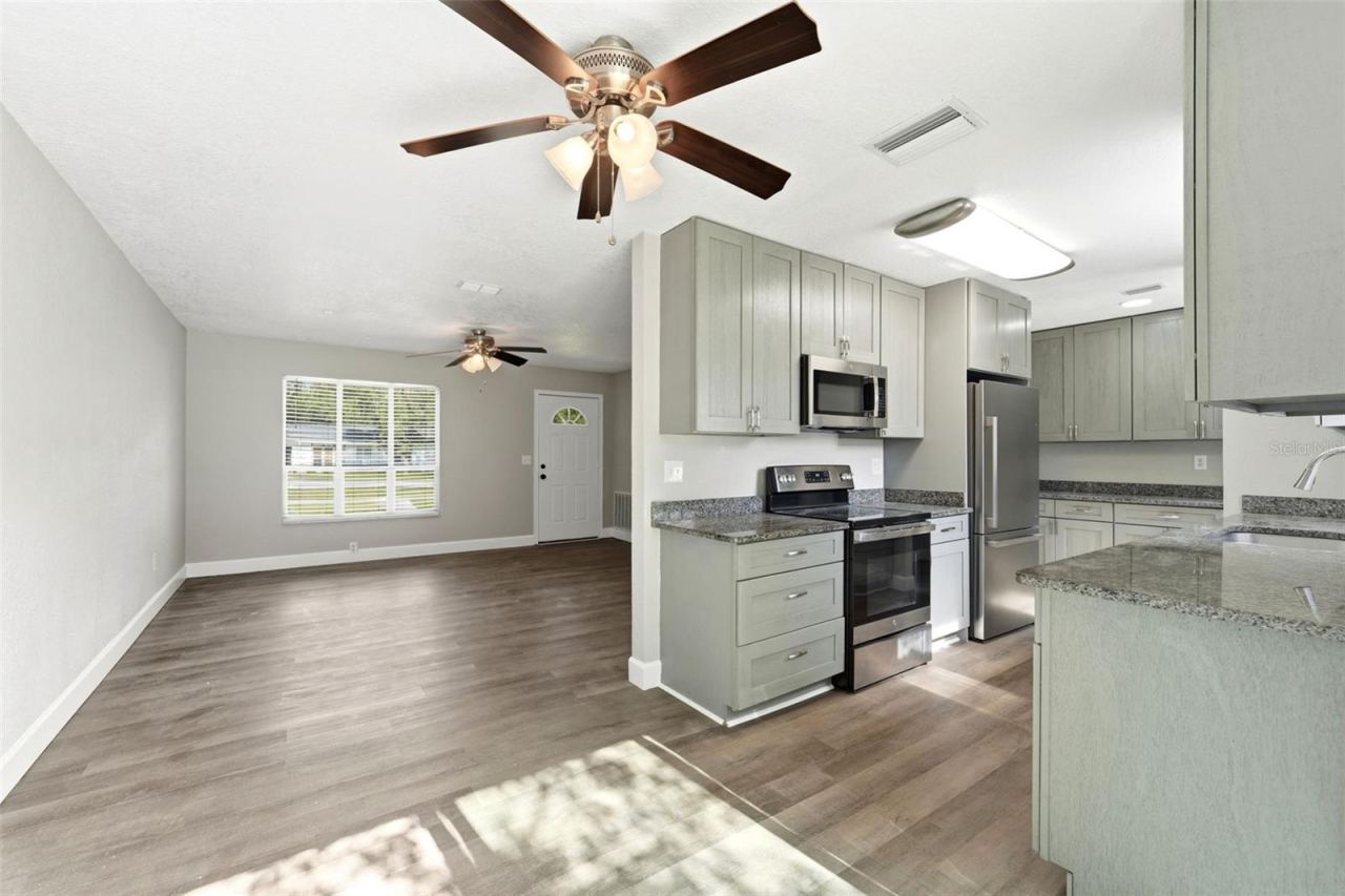 Photo 8 of 20: DINING/KITCHEN