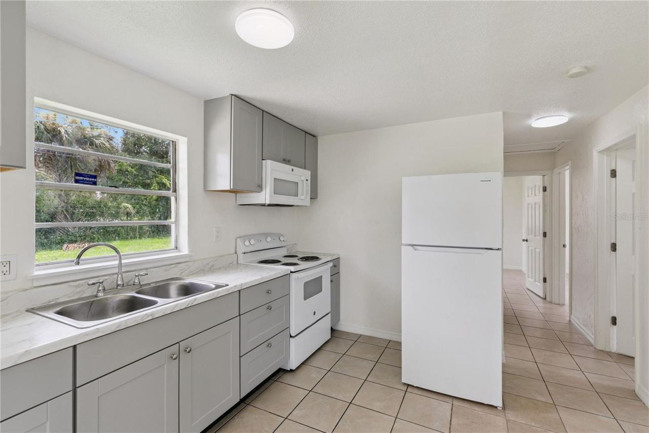 Photo 9 of 20: Kitchen