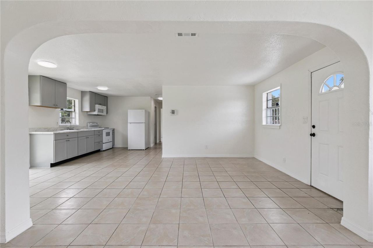 Photo 4 of 20: Bright and Open Floor Plan