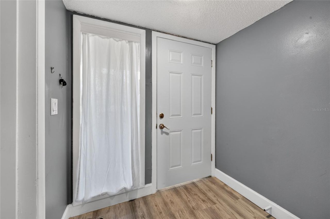 Photo 14 of 20