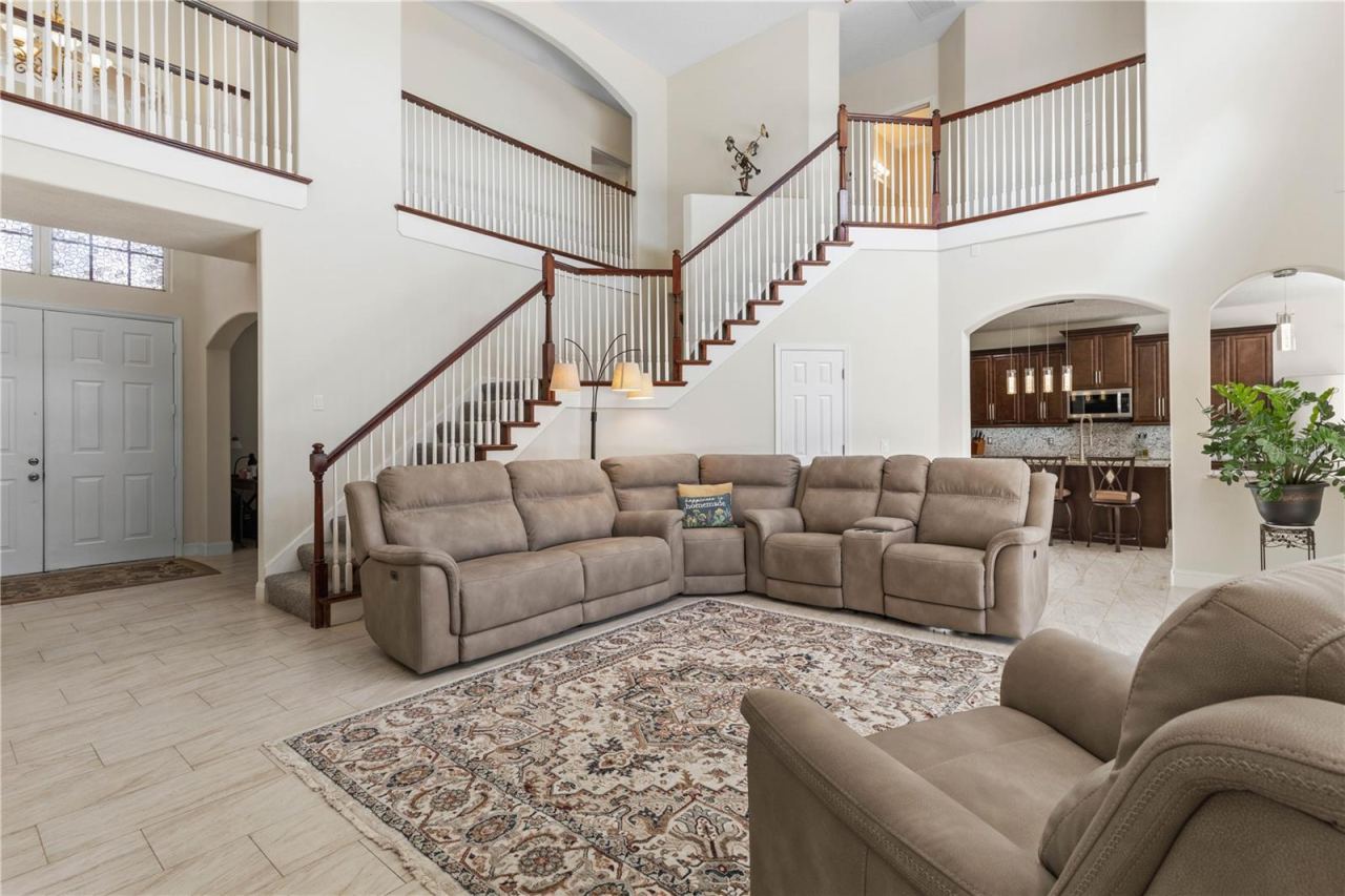 Photo 5 of 20: Family Room