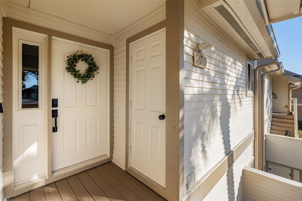 Photo 4 of 20: Front Porch