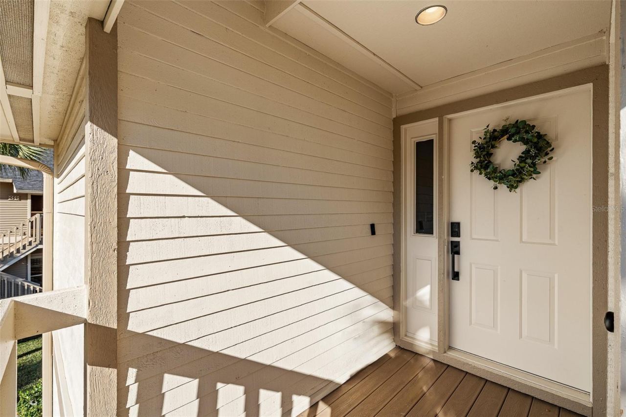 Photo 5 of 20: Front Door