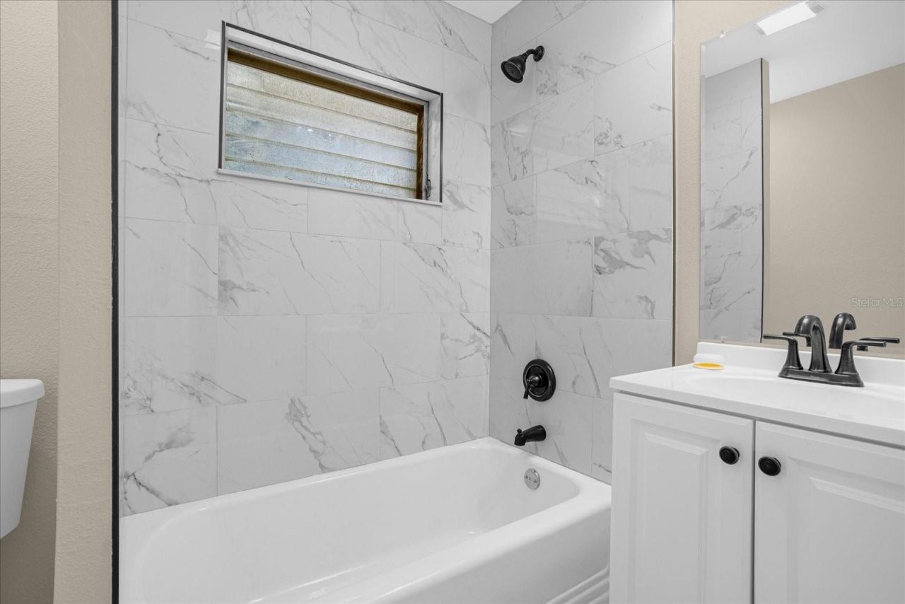 Photo 12 of 20: HALLWAY BATH