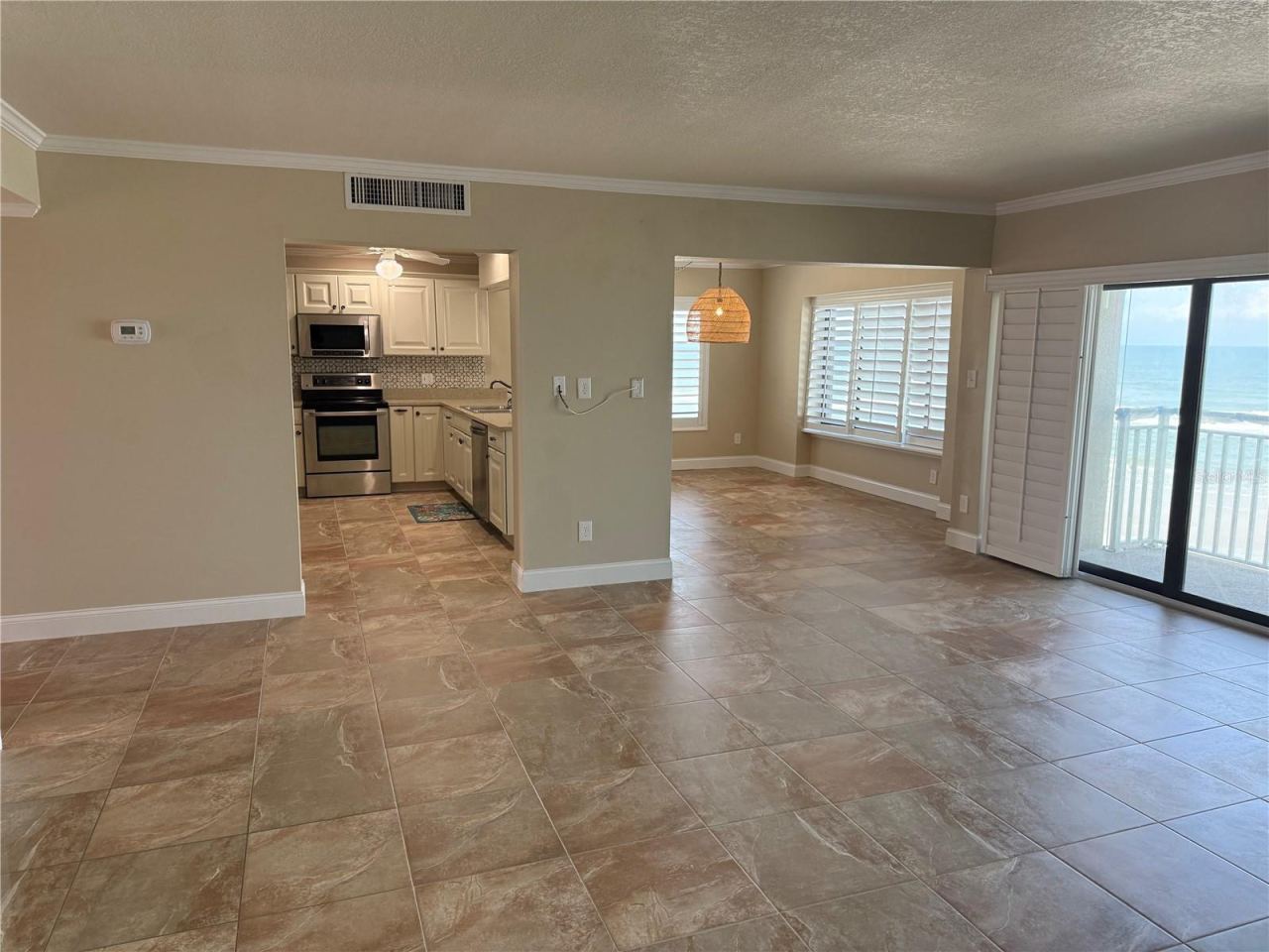 Photo 7 of 20: Living room/kitchen/dining
