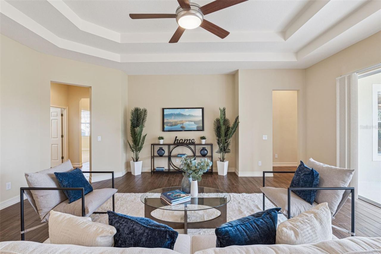 Photo 7 of 20: Family Room