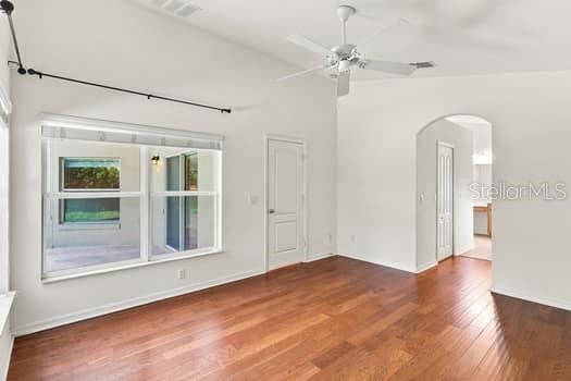 Photo 9 of 20: Master bedroom