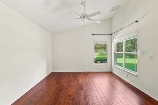 Photo 10 of 20: Master bedroom