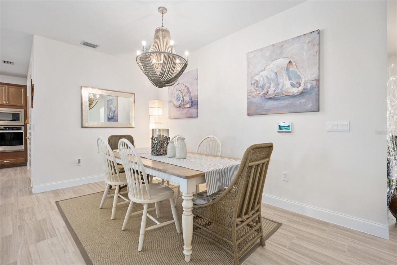 Photo 8 of 20: Spacious dining area