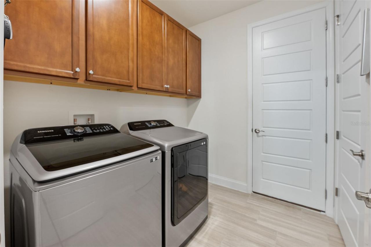Photo 20 of 20: Upper cabinets