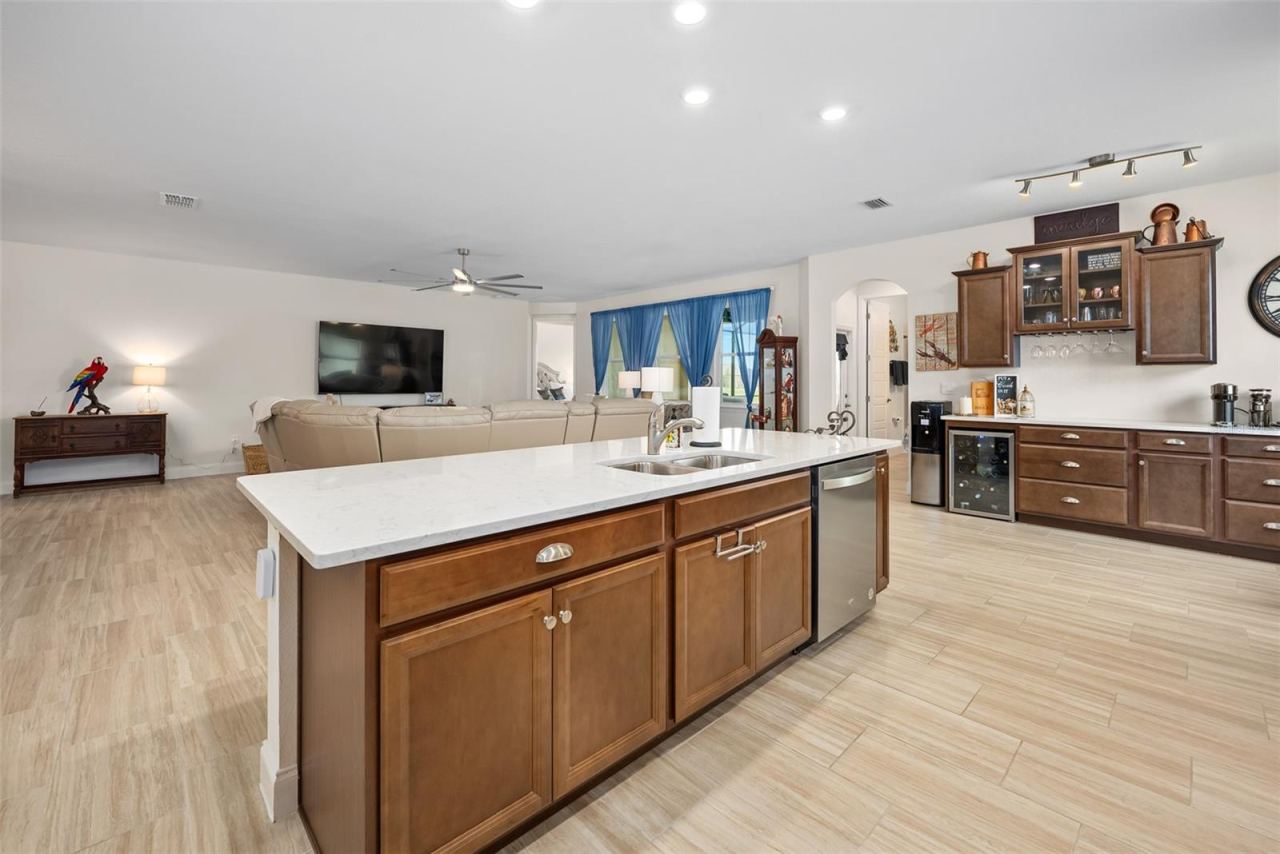 Photo 16 of 20: Open concept