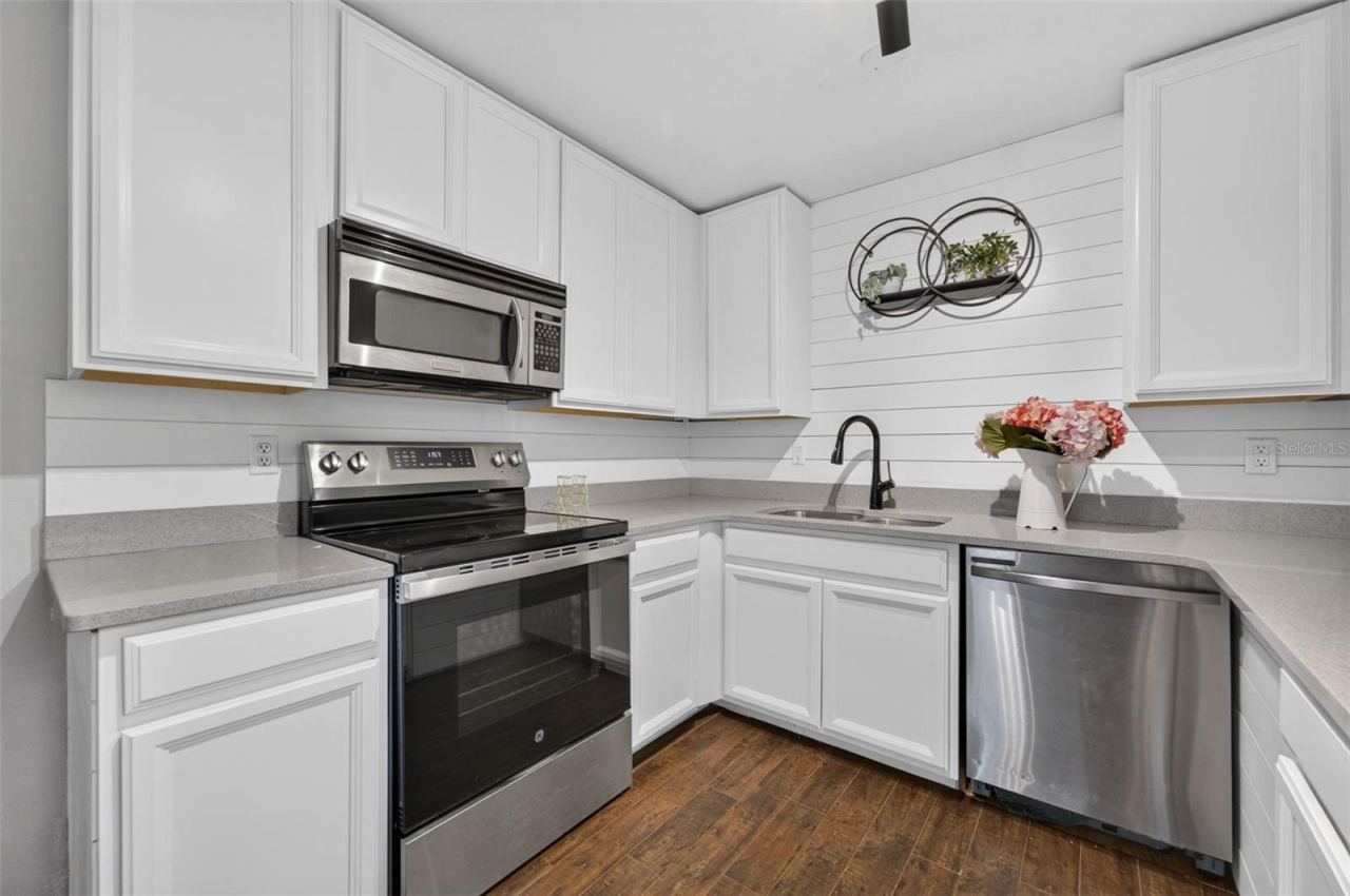Photo 7 of 20: Quartz Counter Tops