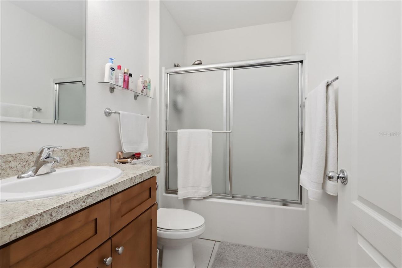 Photo 19 of 20: Downstairs Bathroom