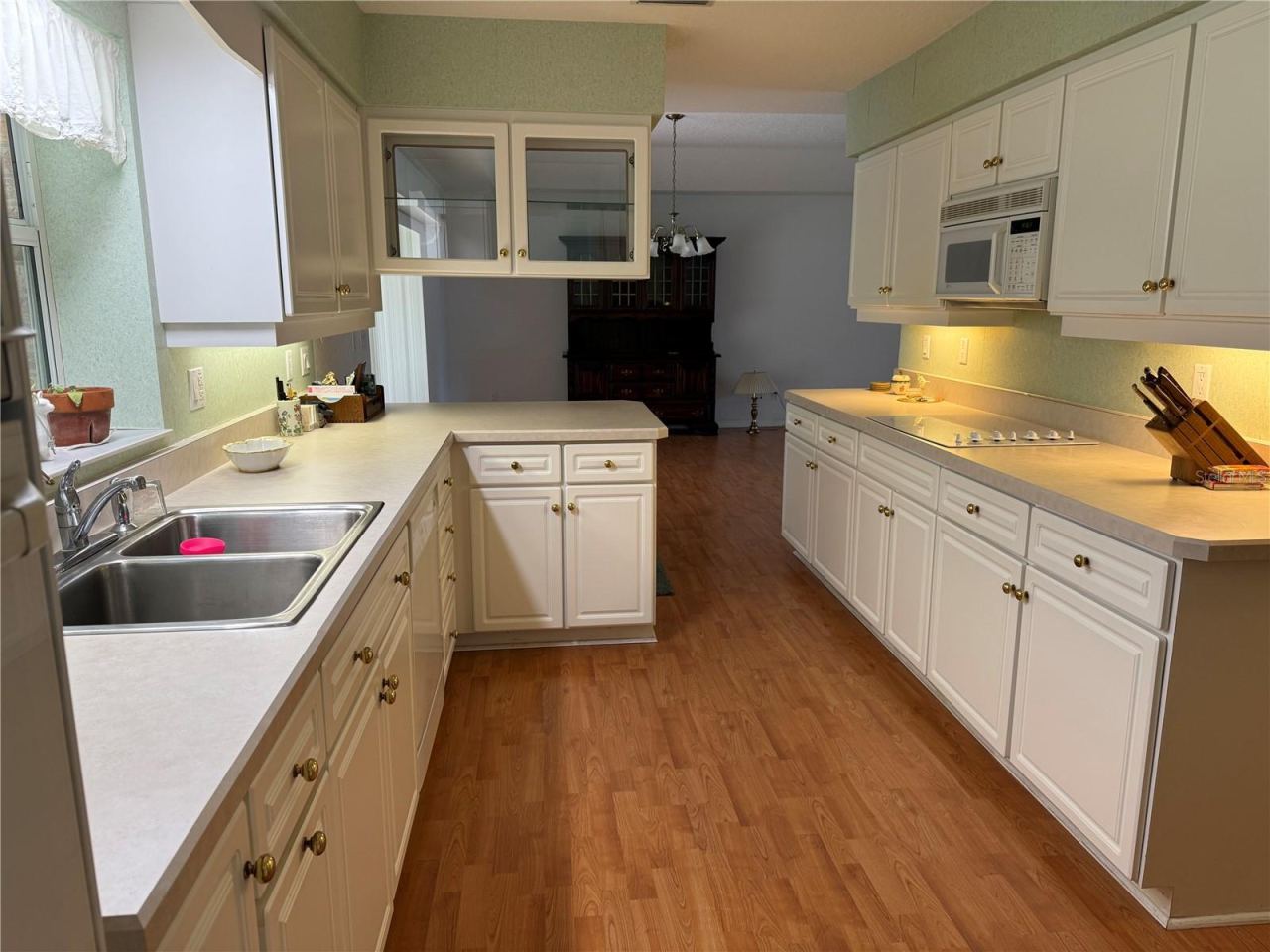 Photo 8 of 19: Kitchen