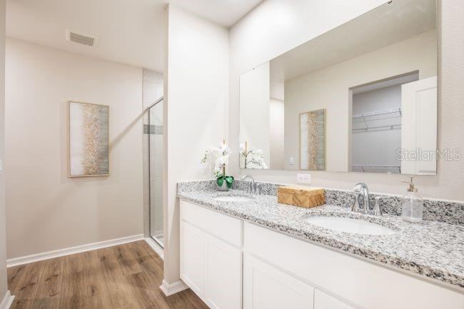 Photo 13 of 20: Model home - actual features may vary.