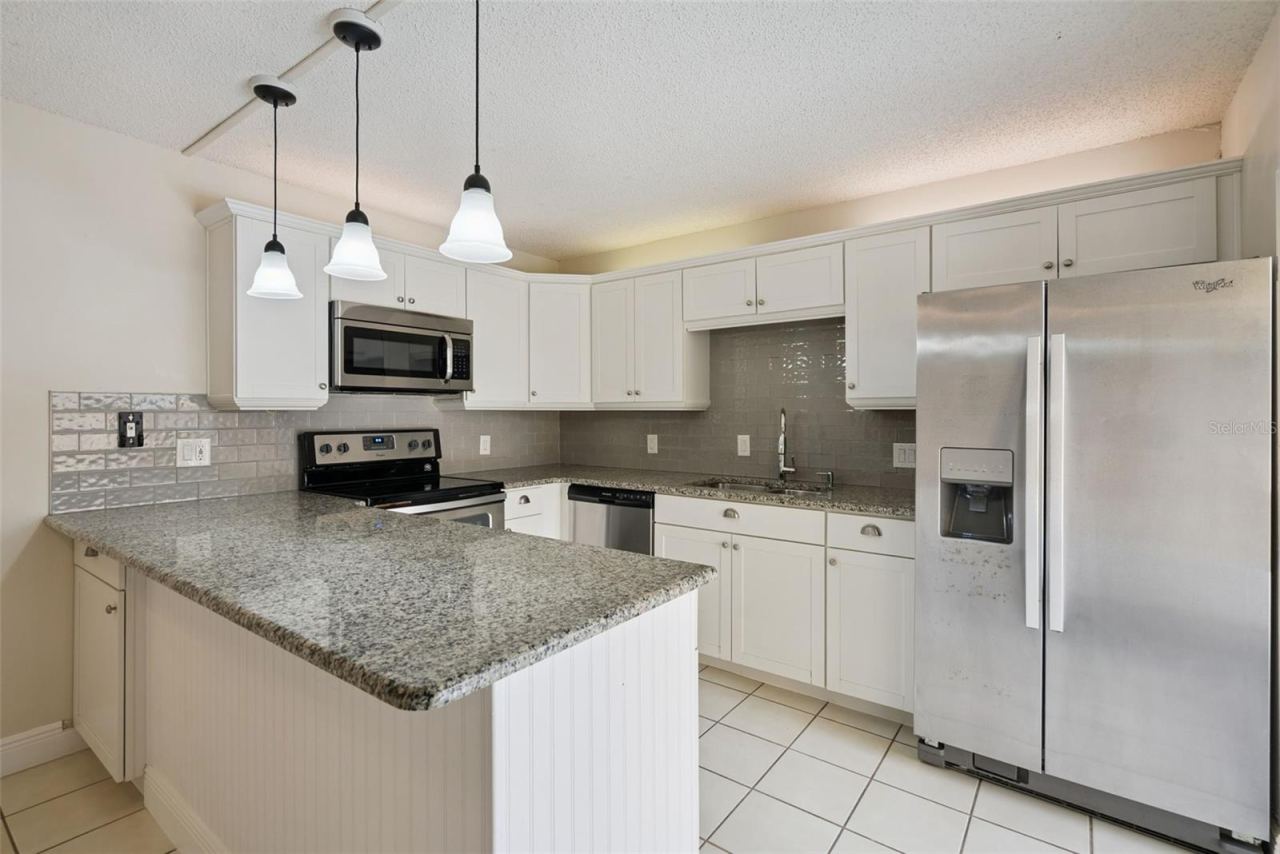 Photo 17 of 20: Eat-In Kitchen with access to the fenced-in courtyard
