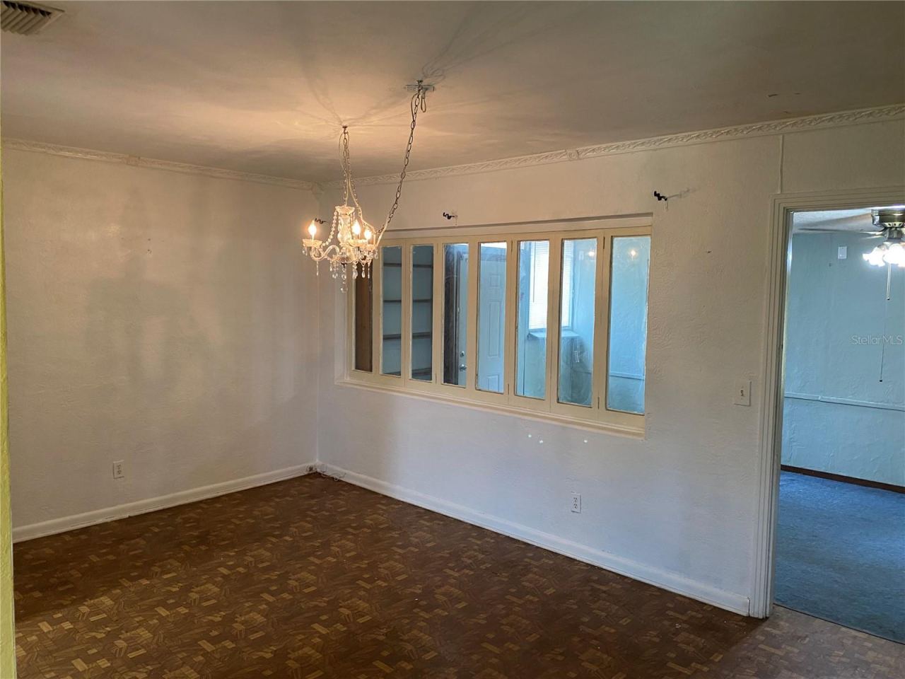 Photo 5 of 6: Dining room