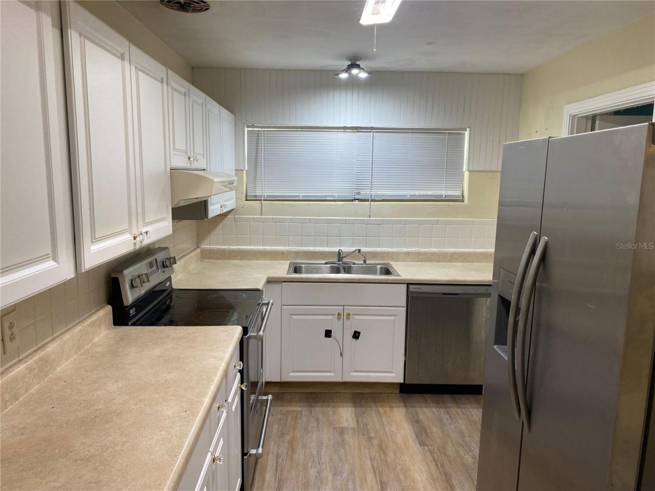 Photo 4 of 6: Kitchen