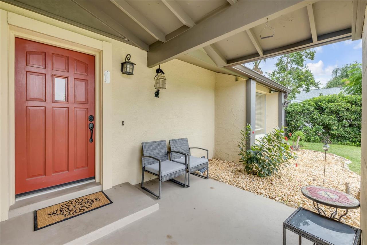 Photo 9 of 20: Front Patio