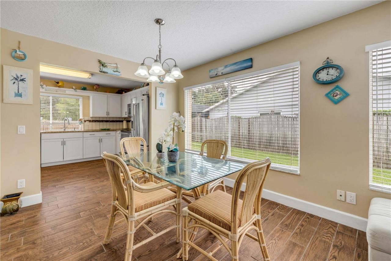 Photo 18 of 20: Dining Area